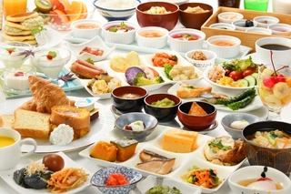 【レストラン】～朝食はバイキングをご用意。地元食材を豊富に使用したお料理をお愉しみください♪